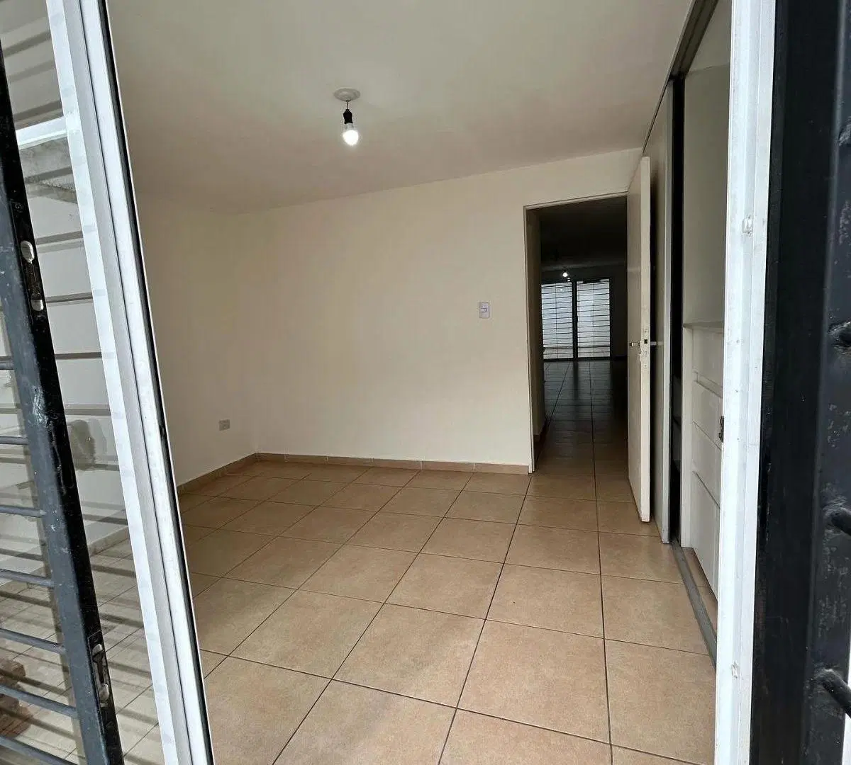 PLANTA BAJA CON DOS PATIOS - ALQUILER DEPARTAMENTO 1 DORMITORIO EN CALLE LAS PIEDRAS 200 3