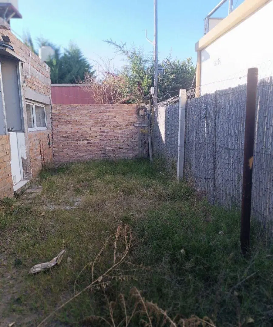 CASA EN VENTA - RADIO CLUB LUJAN 4