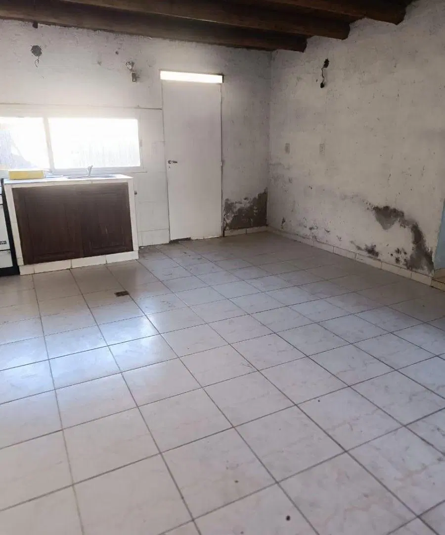 CASA EN VENTA - RADIO CLUB LUJAN 8