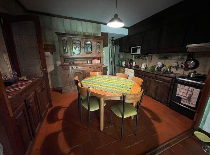 Casa 7 ambientes o mas. | Ayacucho al 2200 4