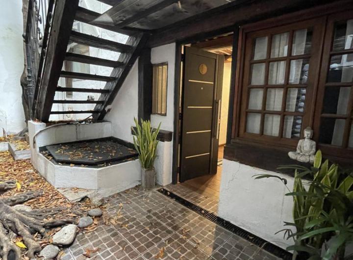 Casa 7 ambientes o mas. | Ayacucho al 2200 2