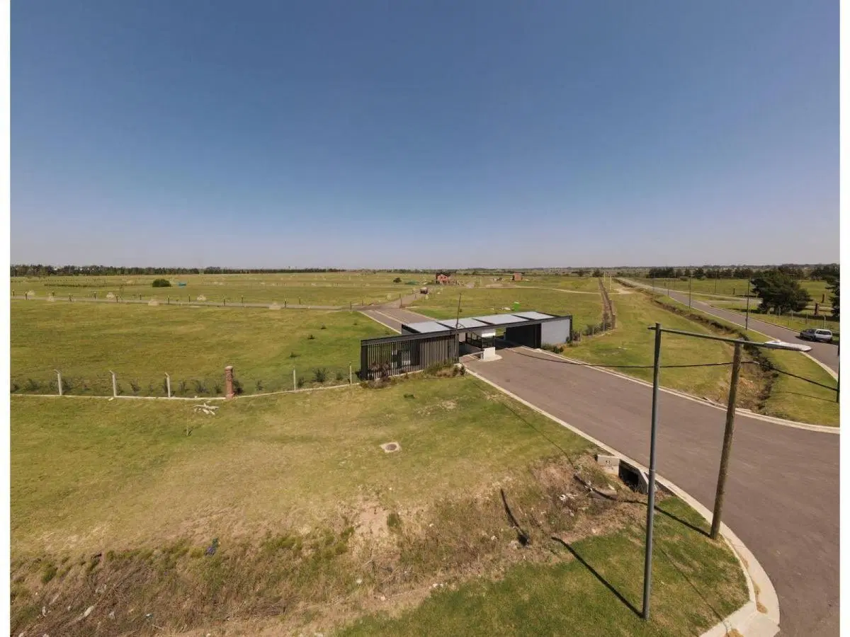 Lote en barrio Pasos de Jockey Barrio 4 1