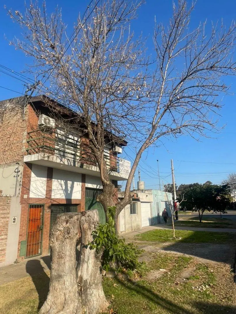 Casa y Deposito / galpon a metros de Av Utiguru 3