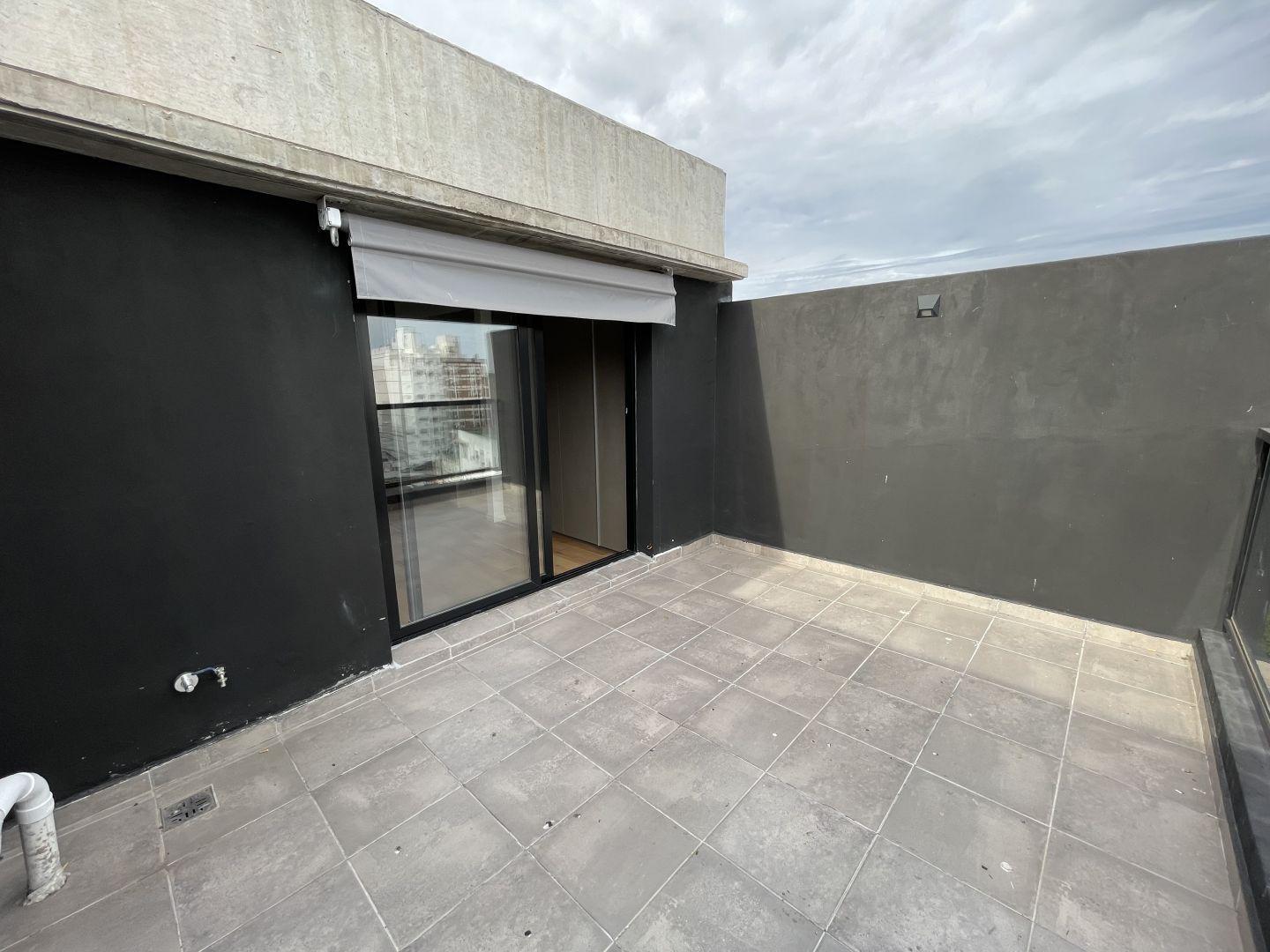 Monoambiente con Balcon terraza