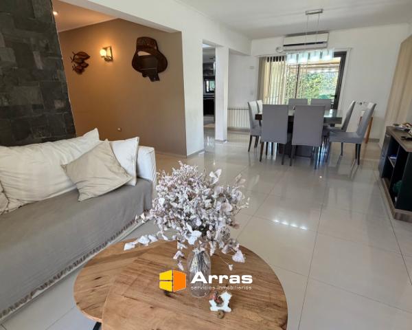 Foto de "VENDO CASA CON PILETA" Barrio Cerrado, imagen 3