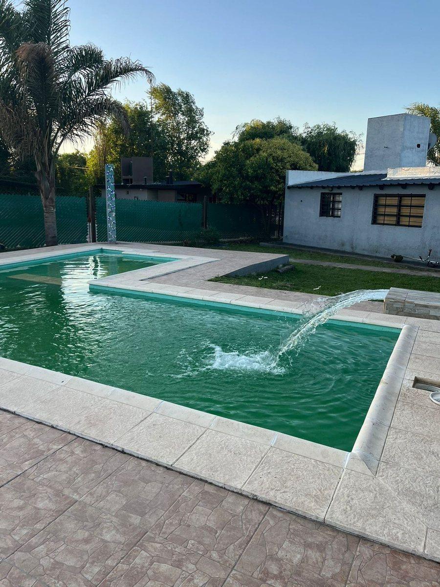 Casa con Pileta en Villa Parque Siquiman 4