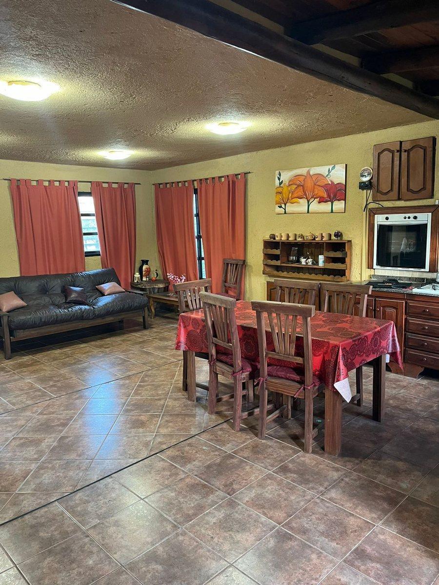 Casa con Pileta en Villa Parque Siquiman 1