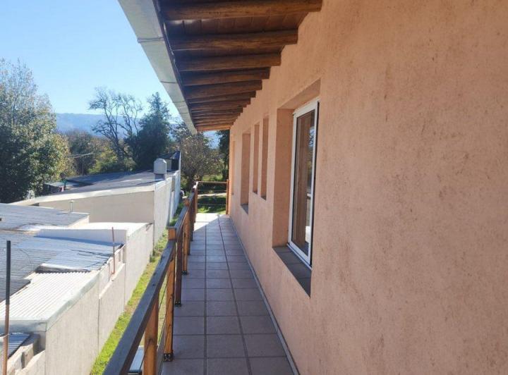 LOCAL COMERCIAL + 2 DPTOS  EN CENTRO DE YACANTO 5