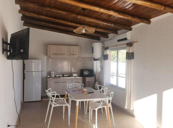 LOCAL COMERCIAL + 2 DPTOS  EN CENTRO DE YACANTO 4