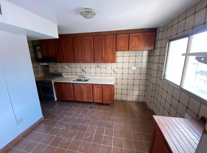 EN VENTA DPTO 2 D, 3 BAÑOS CON COCHERA CENTRO 2