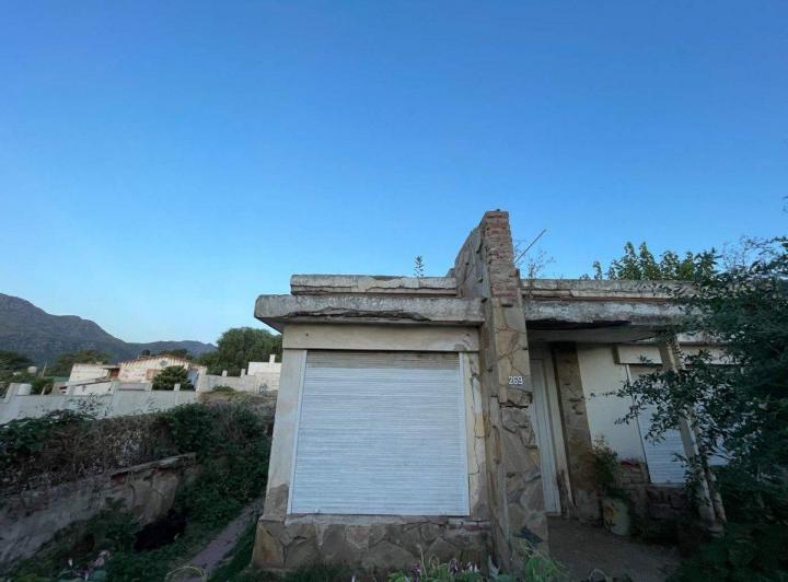 Casa a reciclar en barrio centro Capilla del Monte 2