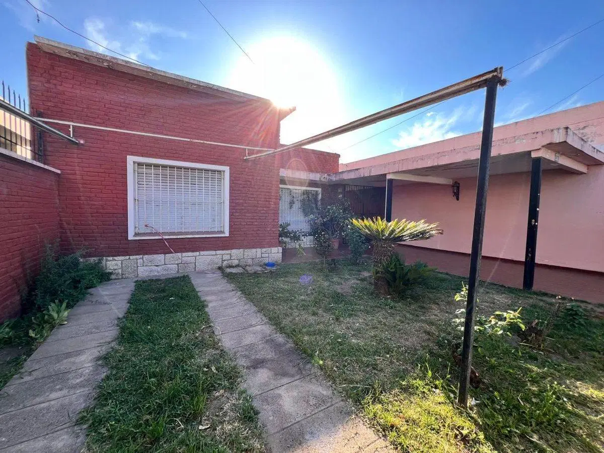 Casa a reciclar con galpon B° San Martin 2