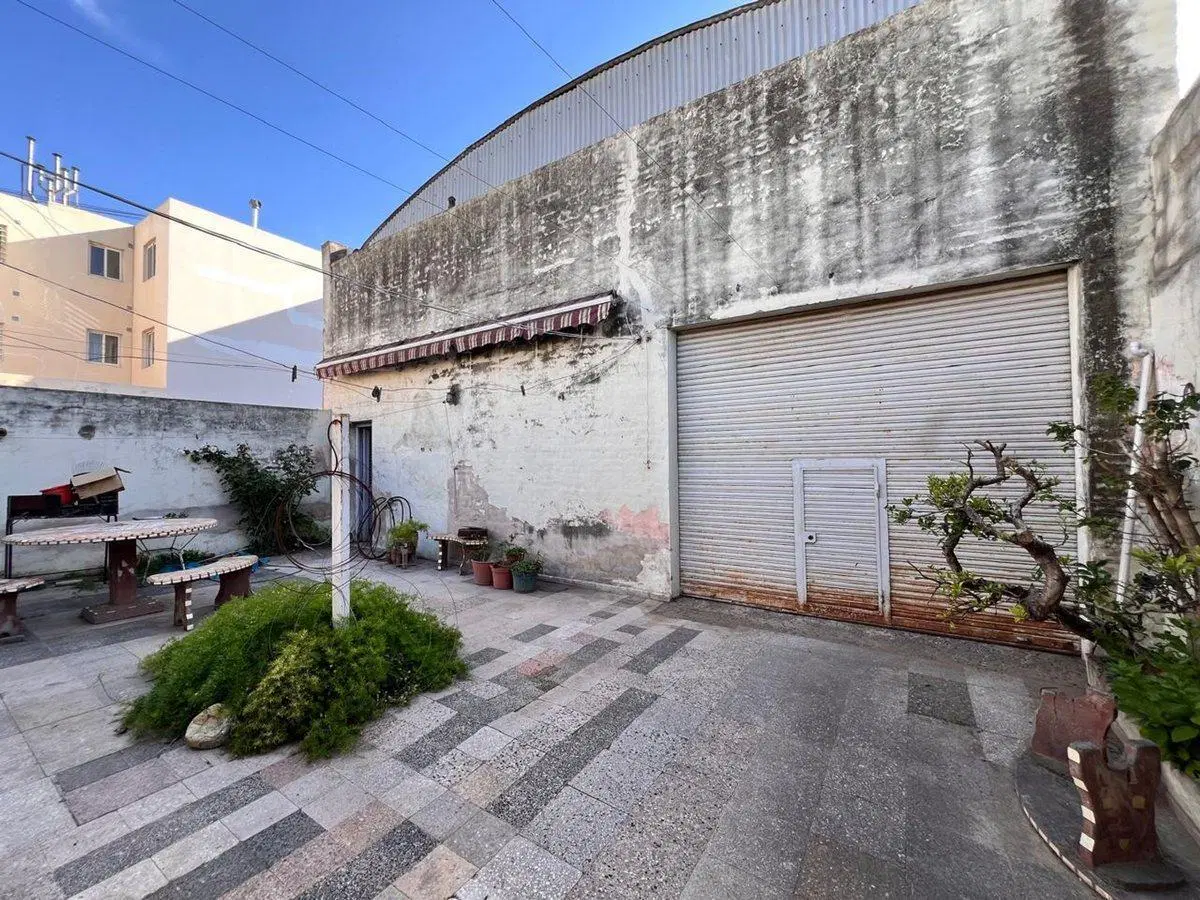 Casa a reciclar con galpon B° San Martin 4