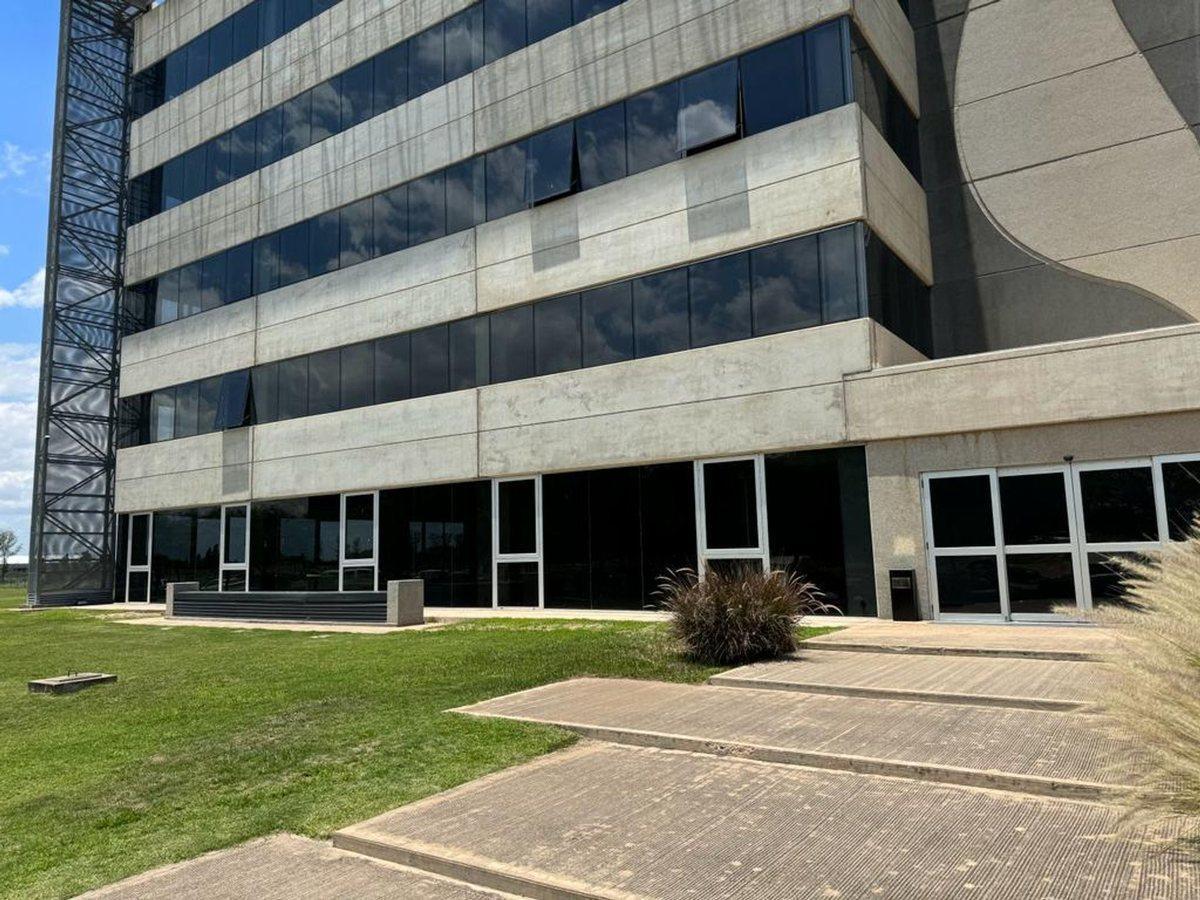 OFICINA GRANDE PARQUE EMPRESARIAL AEROPUERTO PEA
