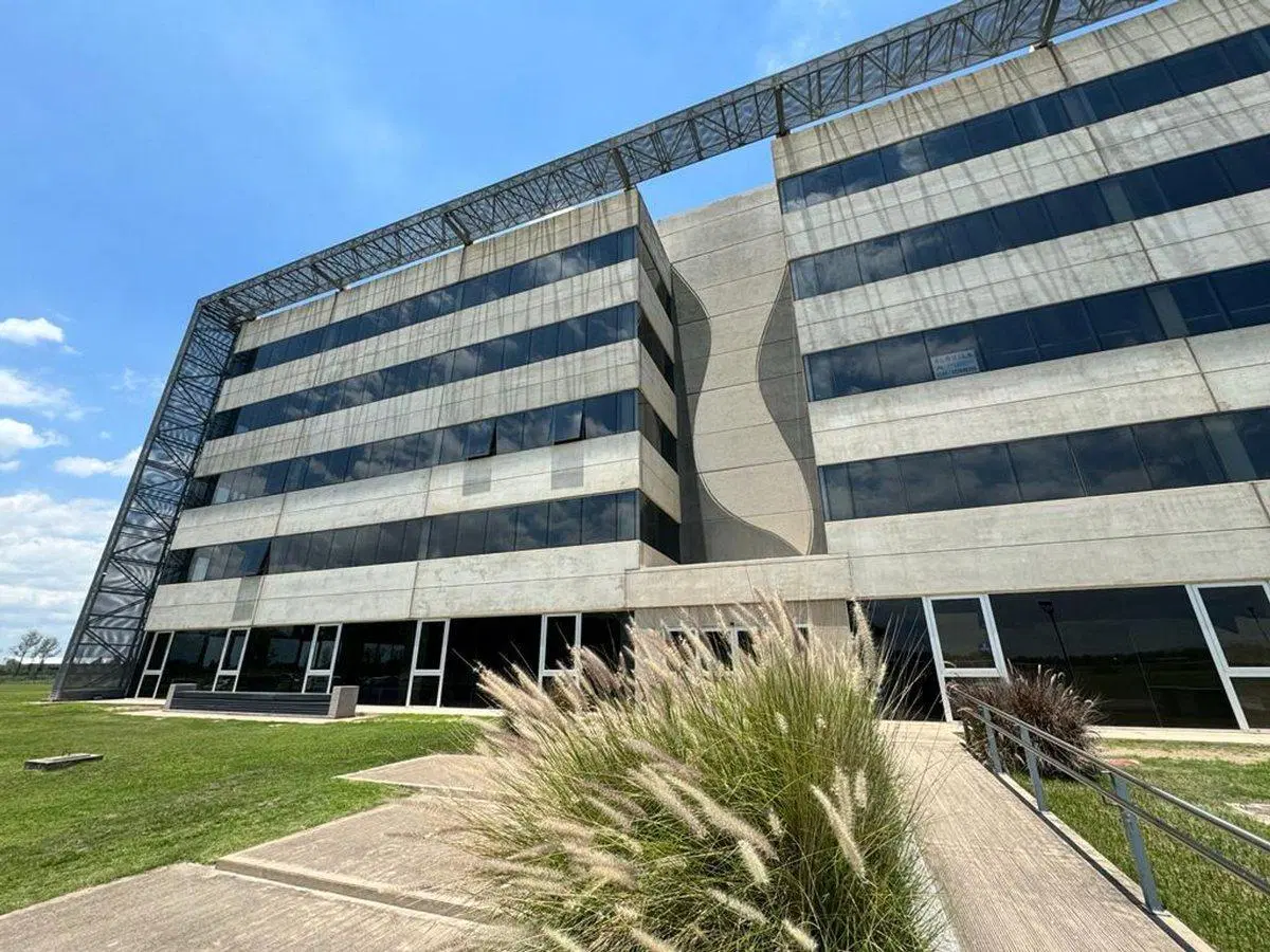 OFICINA GRANDE PARQUE EMPRESARIAL AEROPUERTO PEA 2
