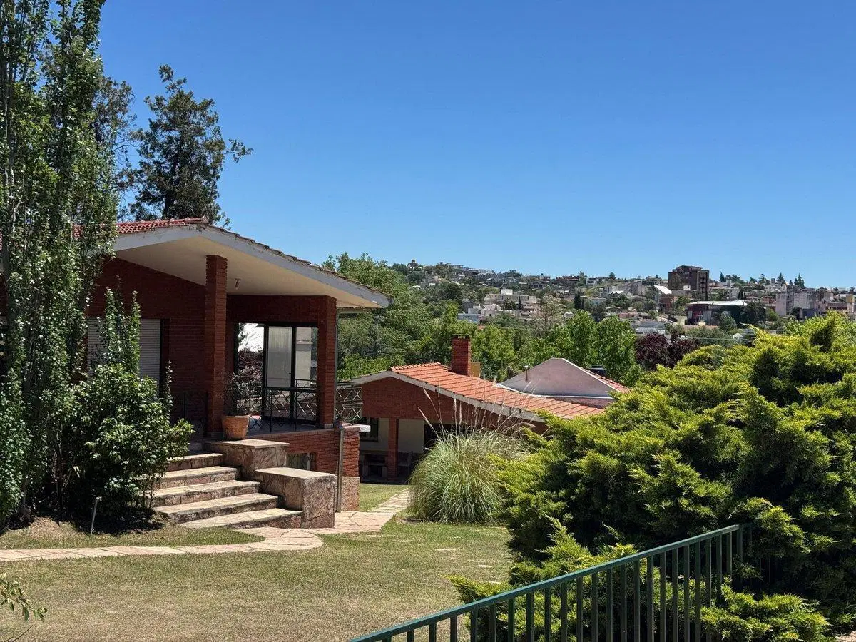 VENTA CASA GRAN LOTE PARA HOUSING VILLA CARLOS PAZ 2