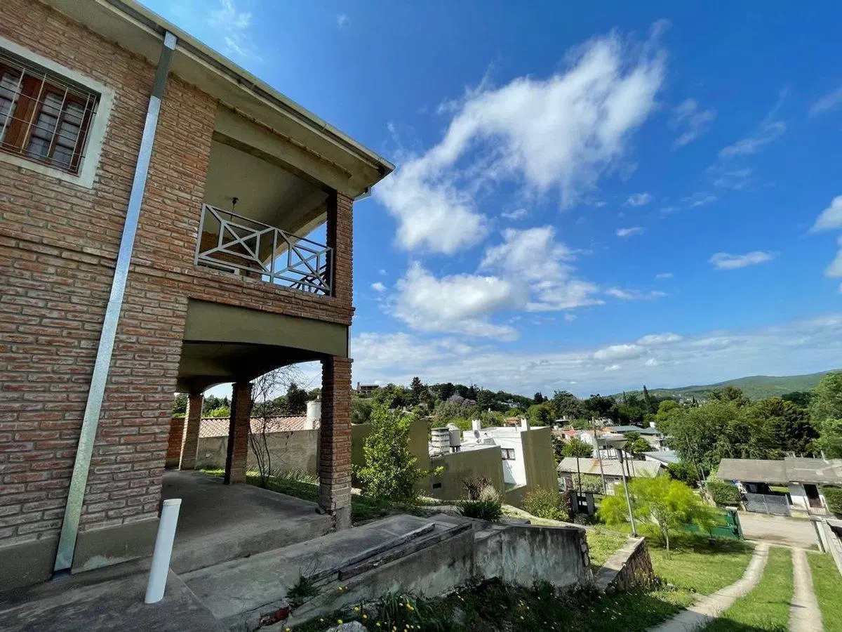 CASA DOS PLANTAS 2 DORMITORIOS RIO CEBALLOS VENDE 2