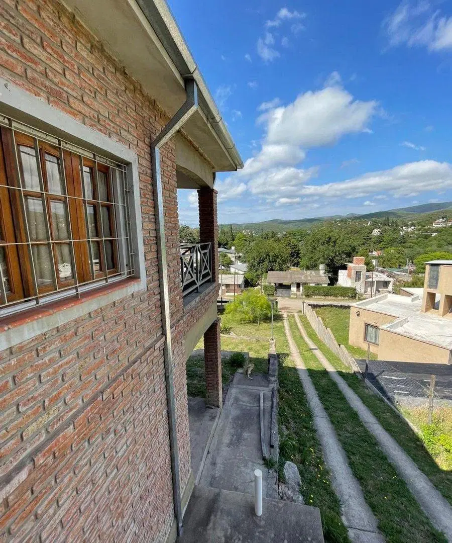 CASA DOS PLANTAS 2 DORMITORIOS RIO CEBALLOS VENDE 4