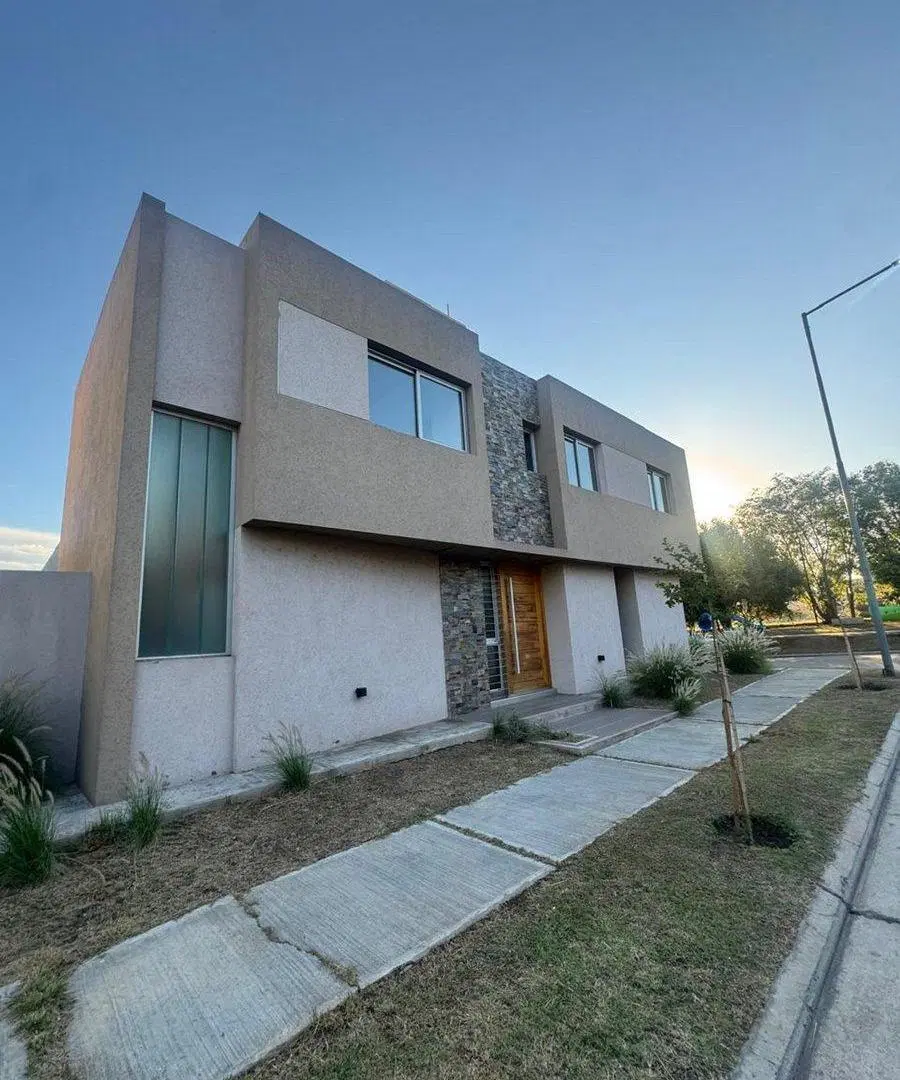 VENTA CASA TRES DORMITORIOS MIRADORES MANANTIALES 4