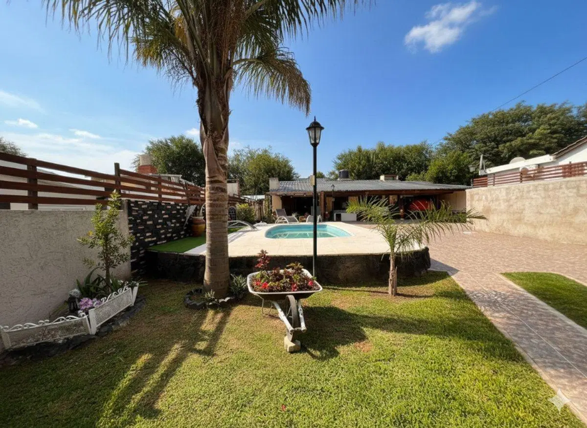 Casa mas departamento en Villa Carlos Paz c pileta 3