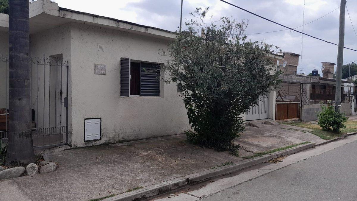 CASA DE 3 DORMITORIOS + 1 DTO MONOAMBIENTE