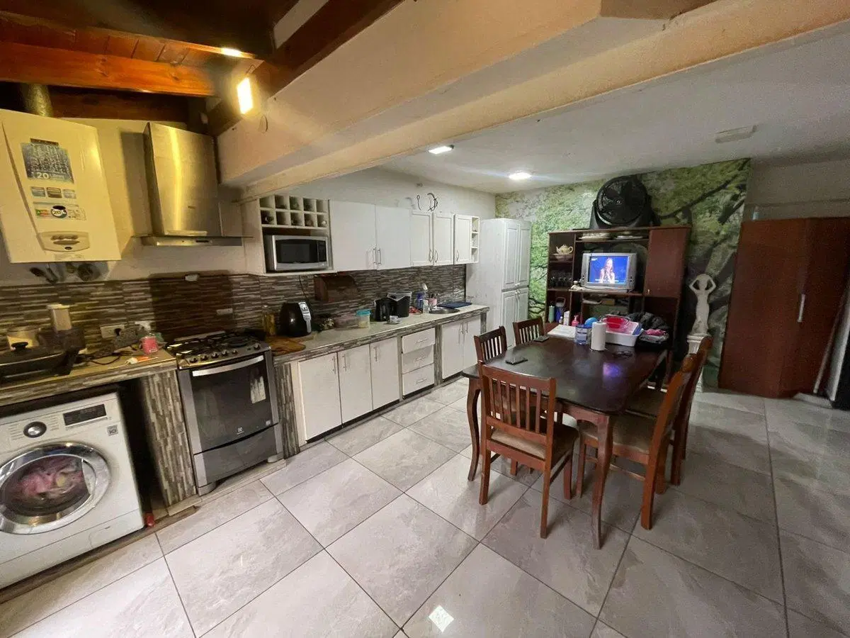 VENTA CASA 4 DORMITORIOS CON LOCAL ZONA SUR 5