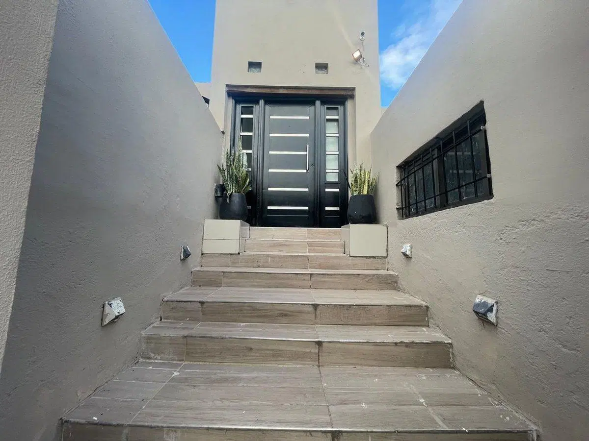 VENTA CASA 4 DORMITORIOS CON LOCAL ZONA SUR 3