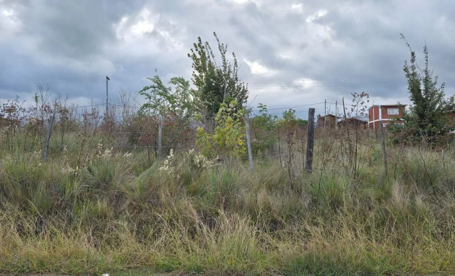 SE VENDE TERRENO DE 600 m2 EN VILLA YACANTO C/SERV 5