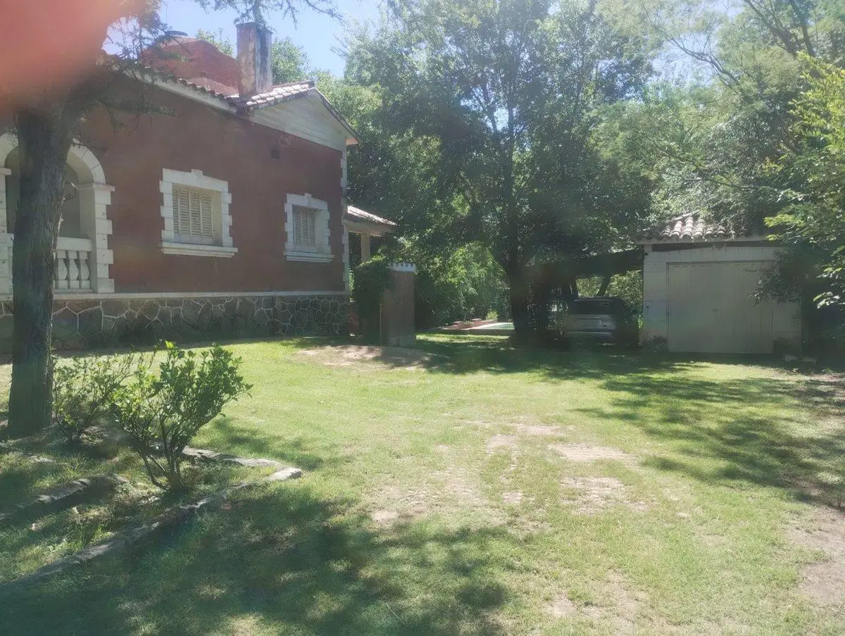 Venta Casa Estilo Colonial salida privada al Rio 3