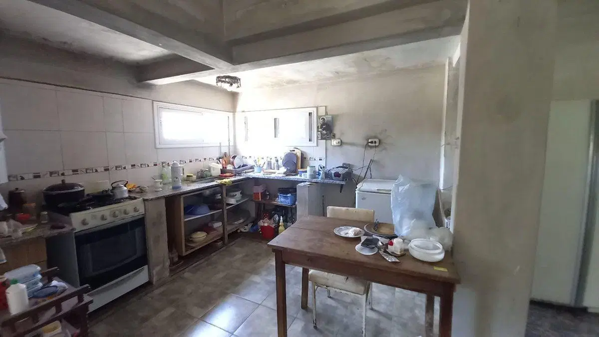 Casa 2 dorm . Cochera y asador B° Los Naranjos. 4