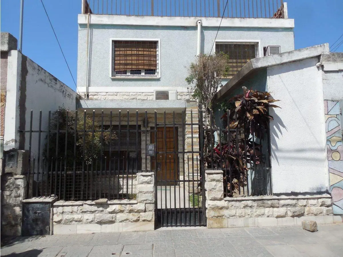 CASA VENTA BARRIO COLON 4 DORMITORIOS 2