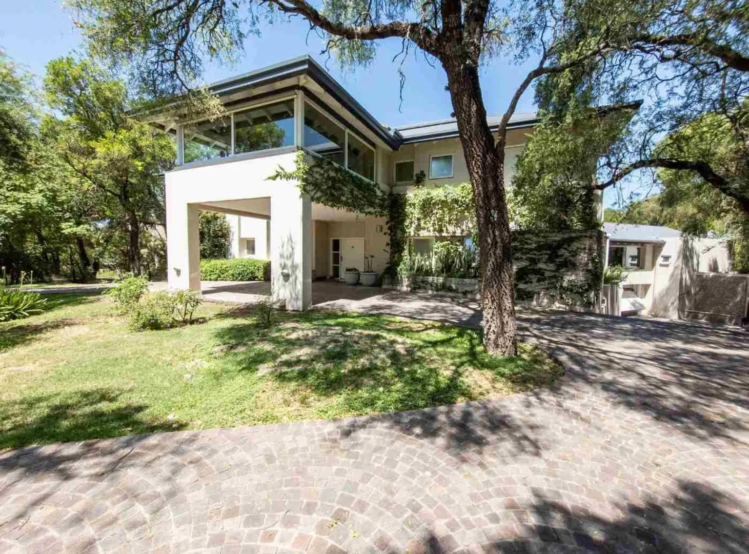 VENTA EXCLUSIVA CASA 4 DORM LOMAS DE LA CAROLINA 5