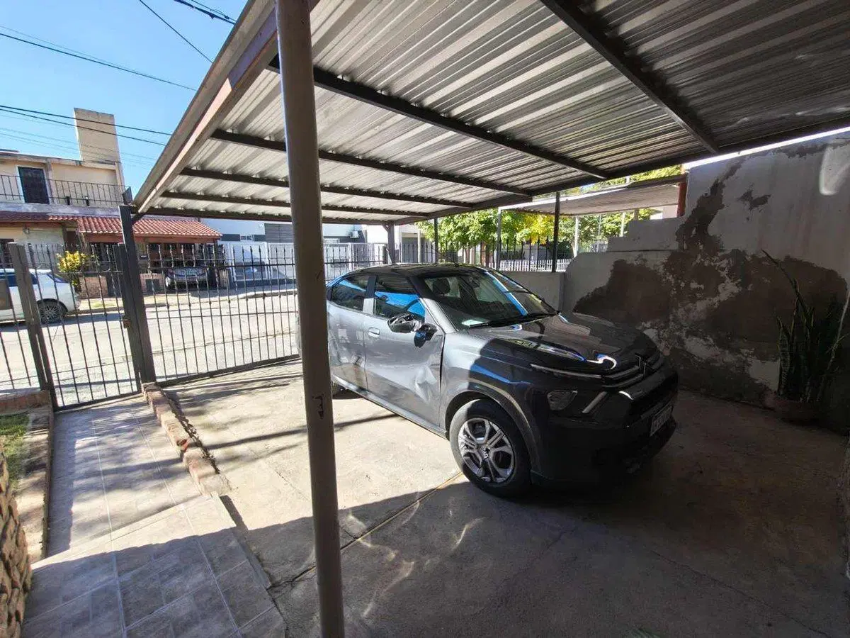 CASA 3 DORM CON PILETA Y COCHERA Bº LOS NARANJOS 4
