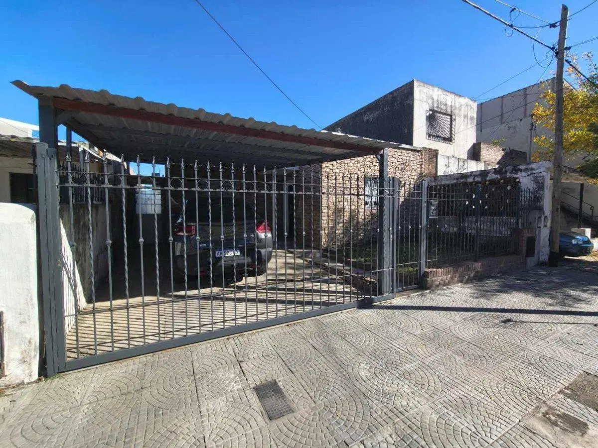 CASA 3 DORM CON PILETA Y COCHERA Bº LOS NARANJOS 2