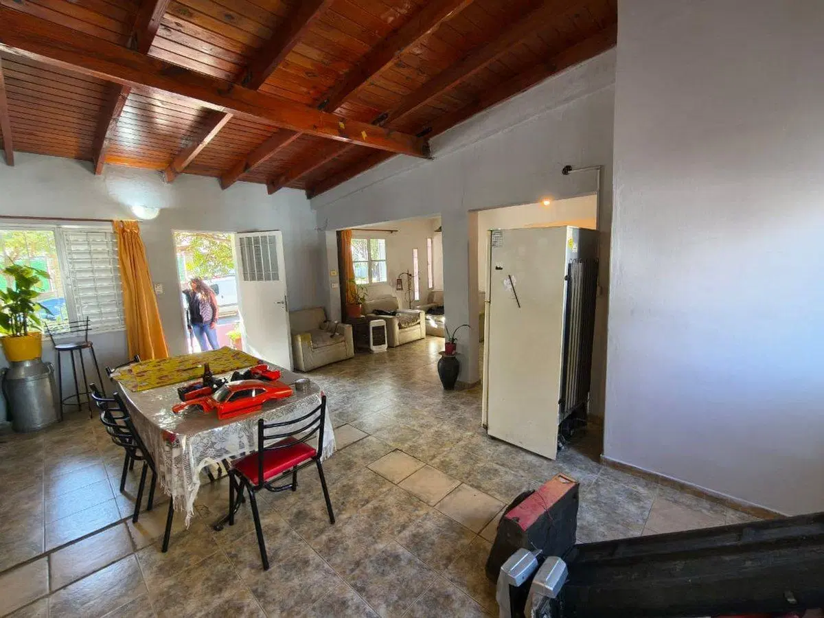 CASA 2 DORM CON COCHERA LICEO 3RA SECCION 5