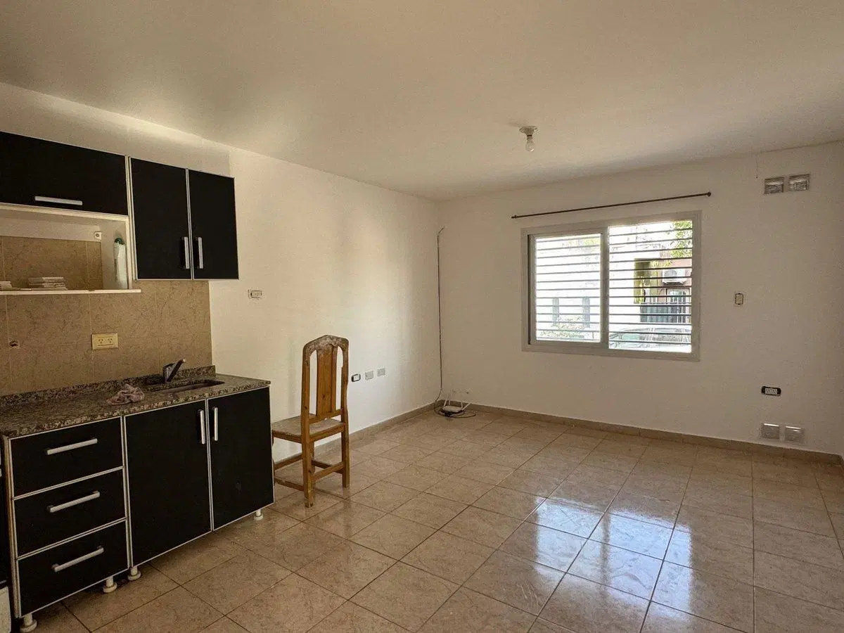VENTA DEPTO 1 DORM PLANTA BAJA Y PATIO DESOCUPADO 5