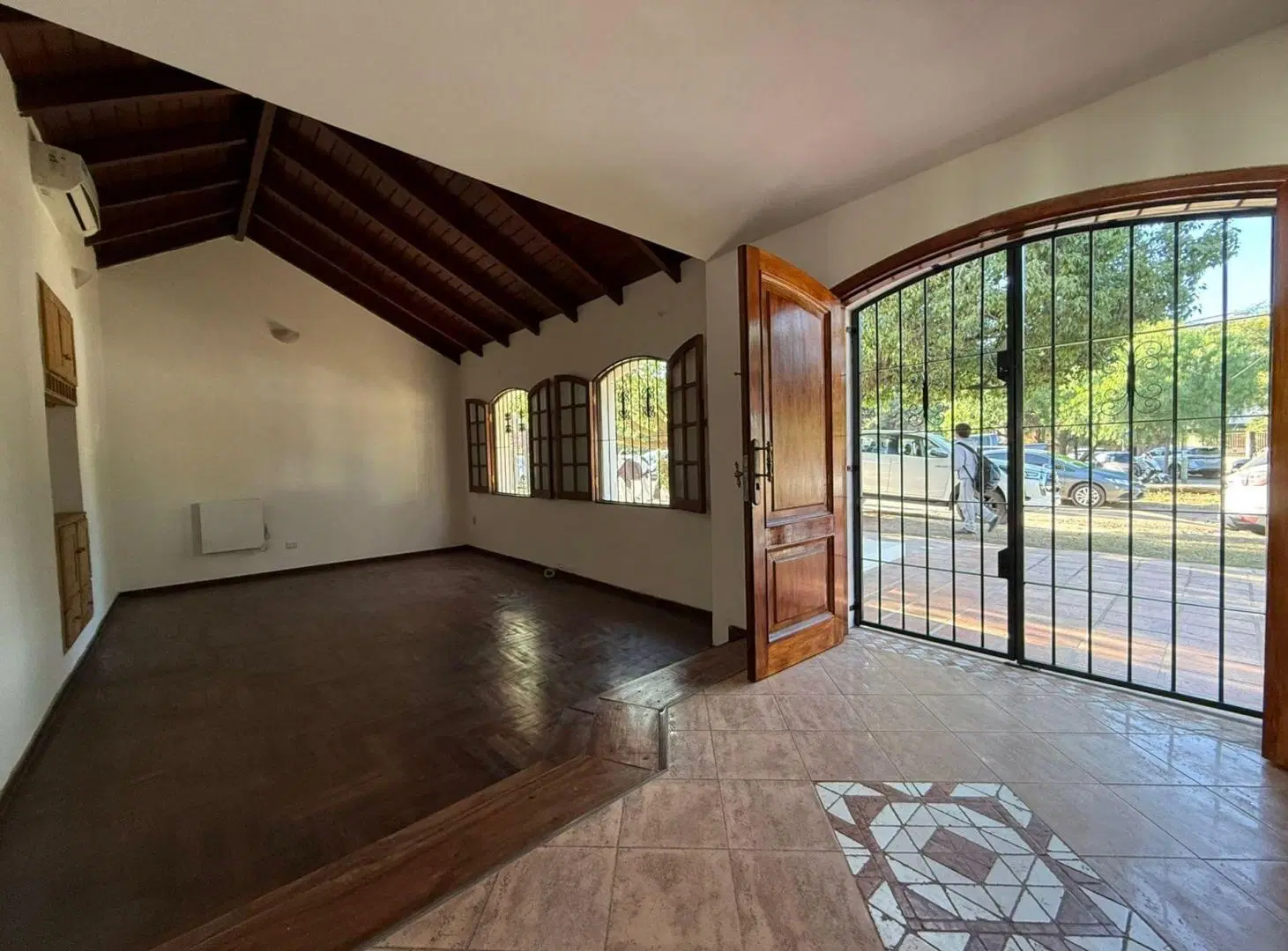 Casa 5 Cuartos Zona Colegio Lasalle Apta Crédito 2