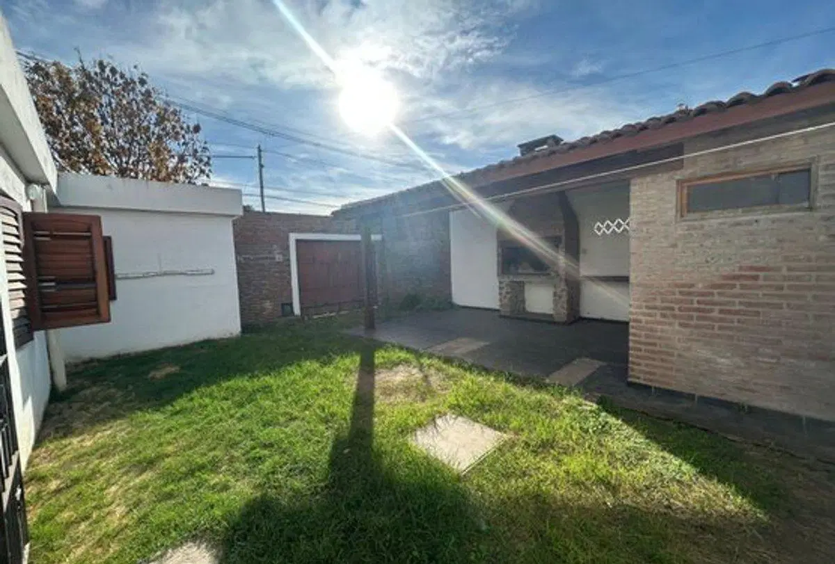CASA 2 DORM MAS DEPTO ESCRITURA AMEGUINO SUD 3