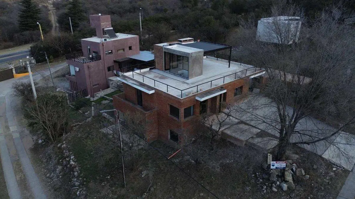 CASA A LA VENTA A ESTRENAR LOS AROMITOS 2