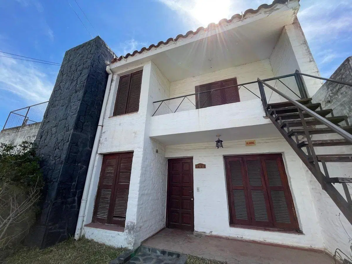 LA CALERA CASA 4 DORMITORIOS CENTRO SE VENDE 2