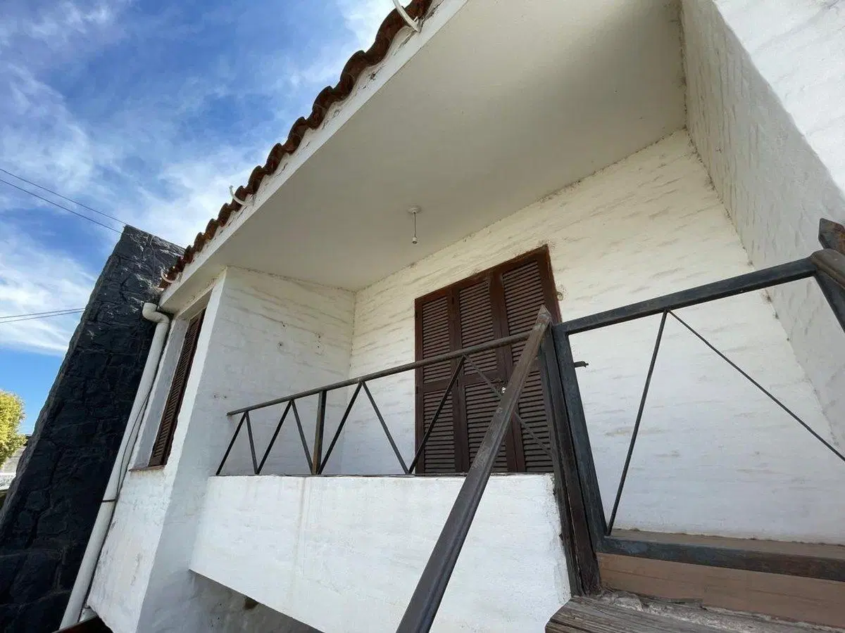 LA CALERA CASA 4 DORMITORIOS CENTRO SE VENDE 3