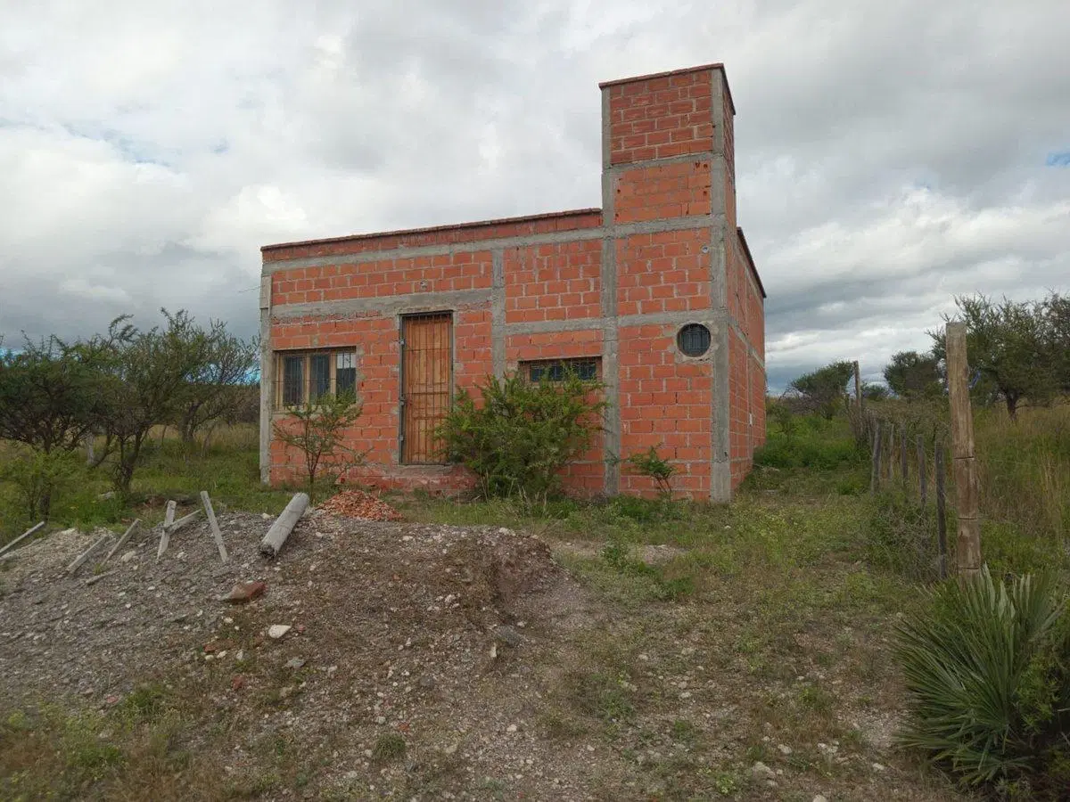 CASA A TERMINAR EN AGUAS AZULES CAPILLA DEL MONTE 3