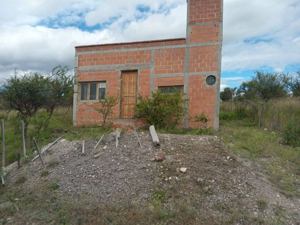 CASA A TERMINAR EN AGUAS AZULES CAPILLA DEL MONTE 4