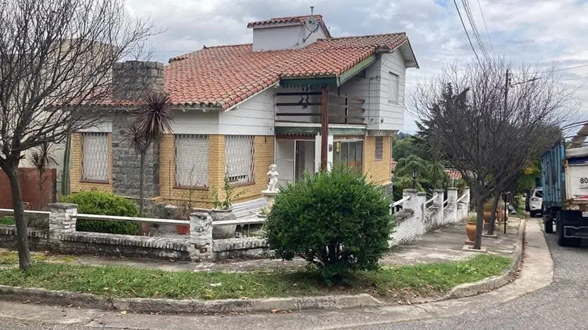 LA FALDA CENTRO CASA 2 DORMITORIOS VENDE 3
