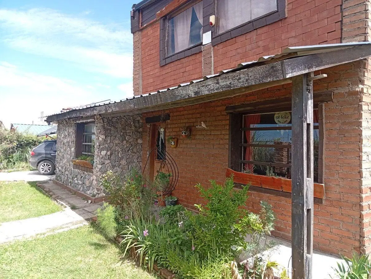 Casa 4 dormit. pileta Villa Giardino 4