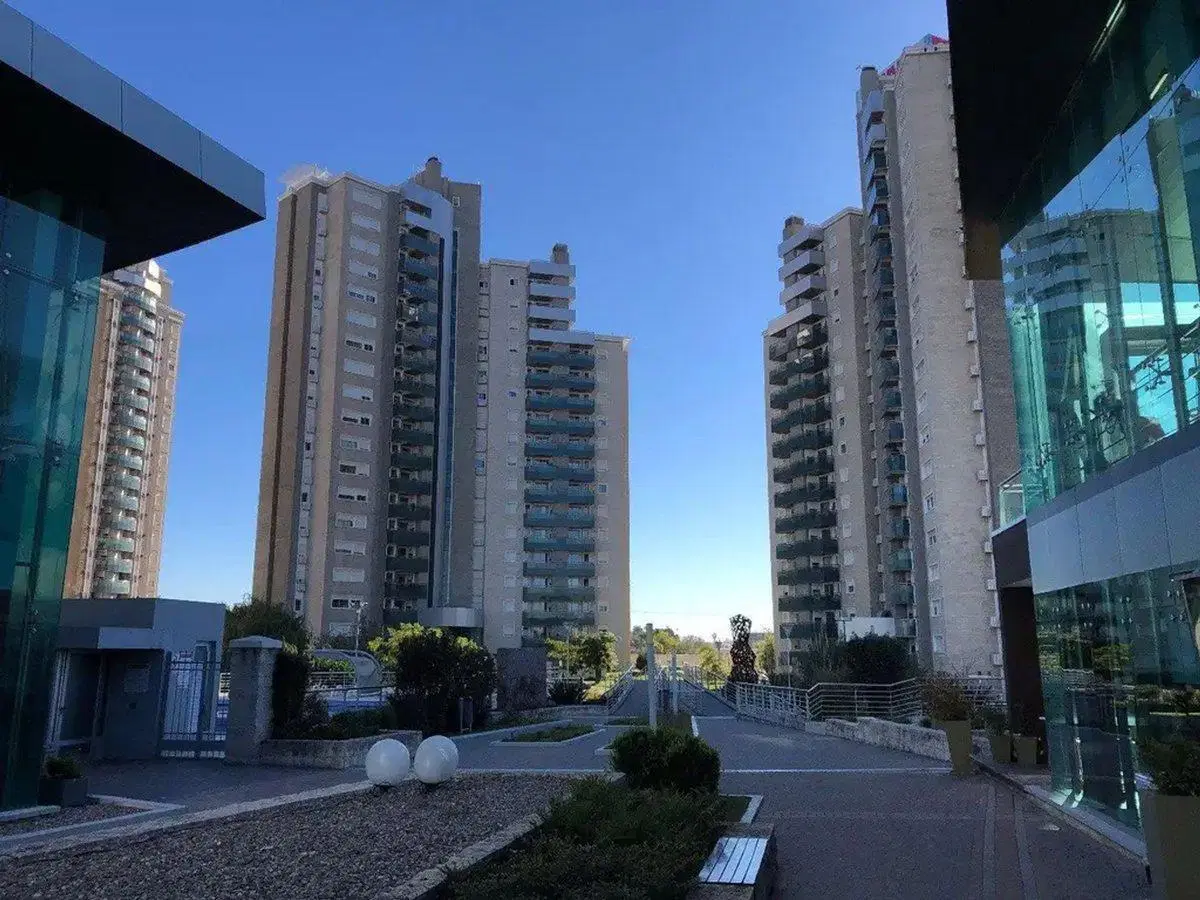 VENTA COCHERA EN ALTO VILLASOL 2