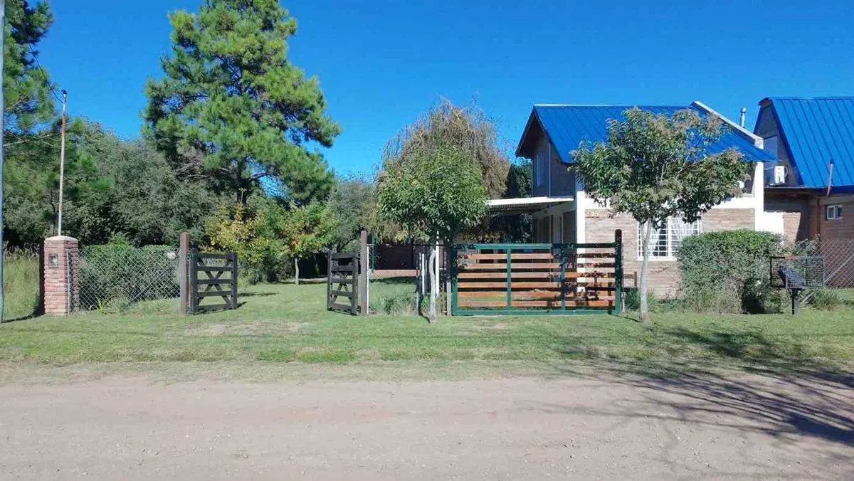 SE VENDEN 2 CASAS SOBRE LOTE DE 480m2 V. RUMIPAL 2