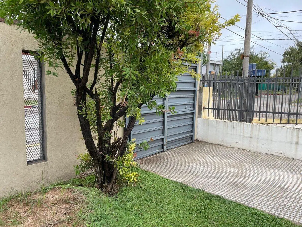 CASA TRES DORMITORIOS QUINCHO AV STA ANA 3