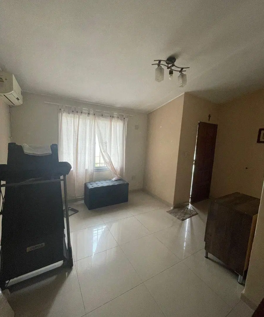 CASA TRES DORMITORIOS QUINCHO AV STA ANA 2