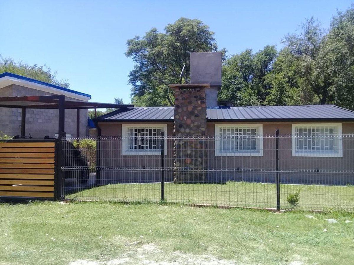 VENTA CASA 2 DORMITORIOS - PILETA - CABALANGO